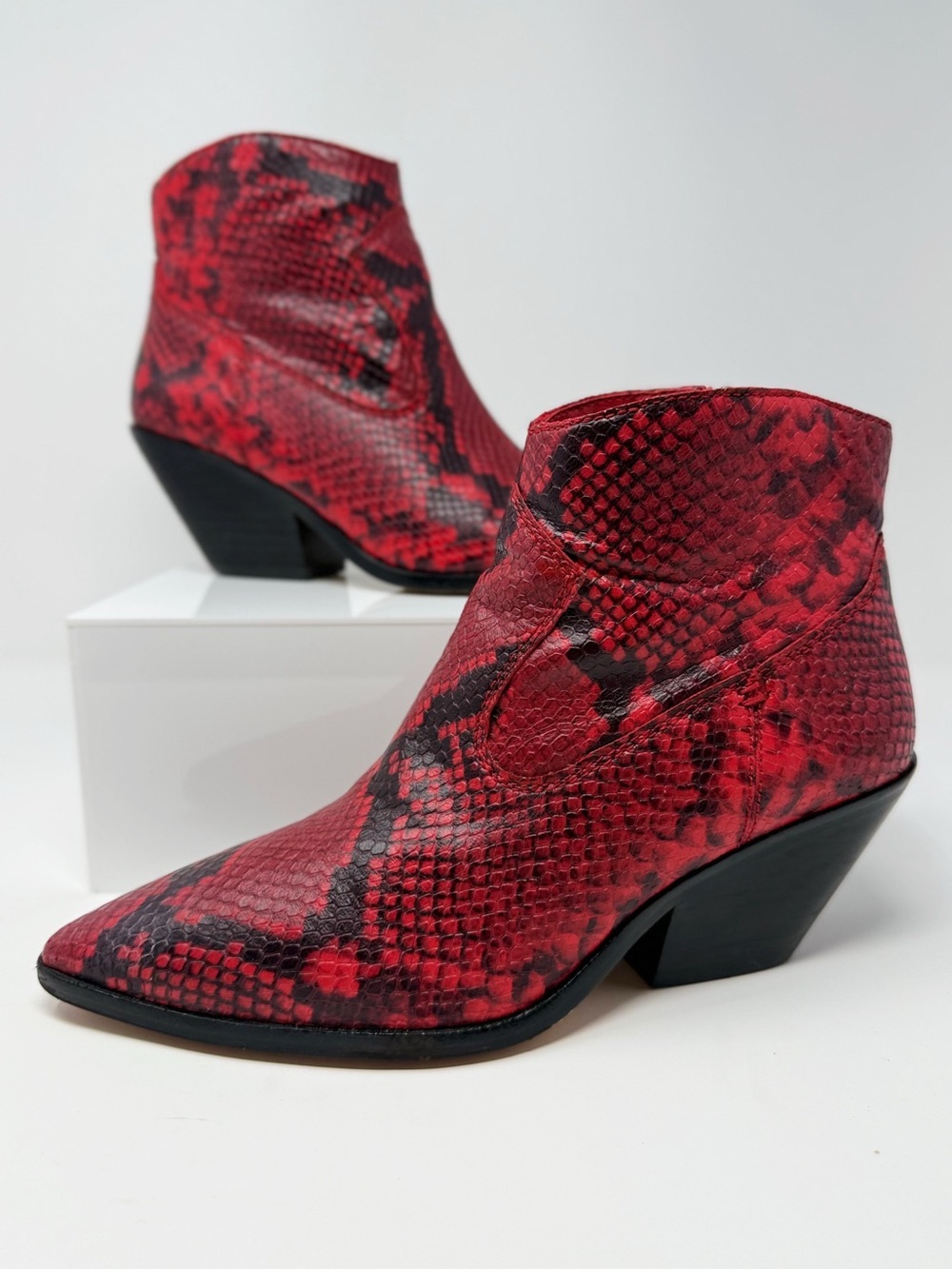 Vince Camuto Jemeila Red Snakeskin Embossed Leather Western Ankle Booties Size 8